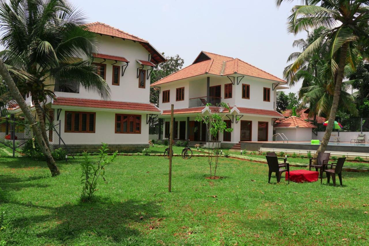Water's Edge Villas Alappuzha Exteriör bild