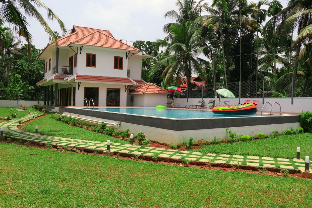 Water's Edge Villas Alappuzha Exteriör bild