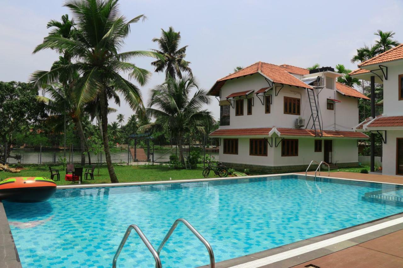 Water's Edge Villas Alappuzha Exteriör bild