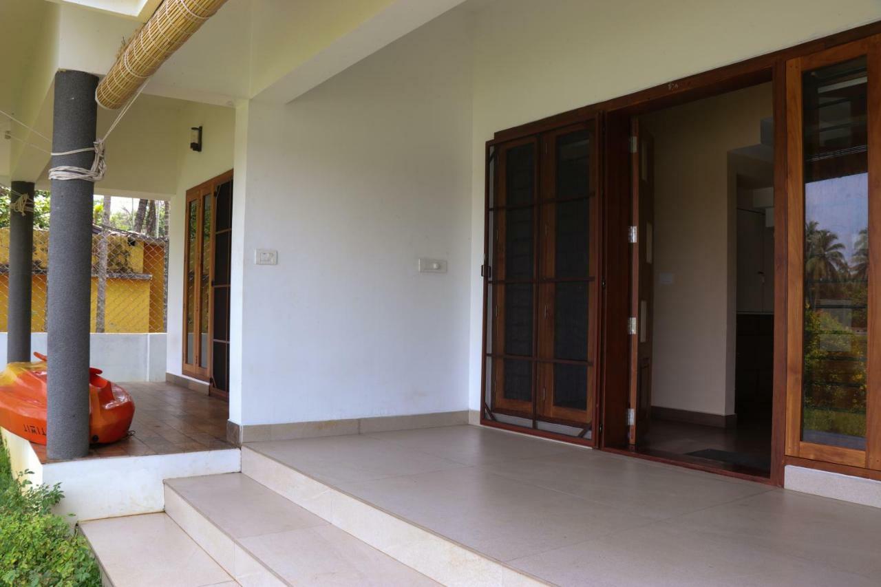 Water's Edge Villas Alappuzha Exteriör bild