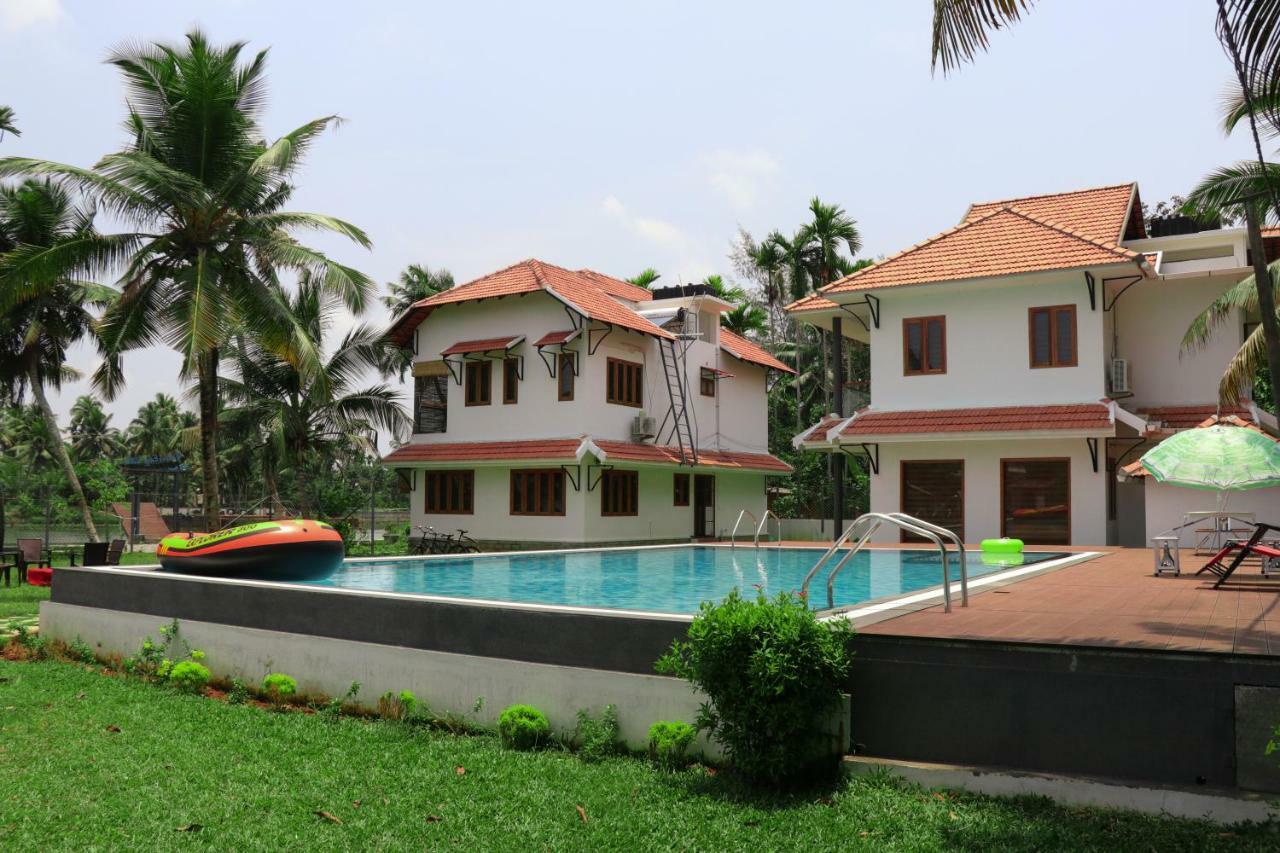 Water's Edge Villas Alappuzha Exteriör bild